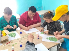 Весёлая ёлочка